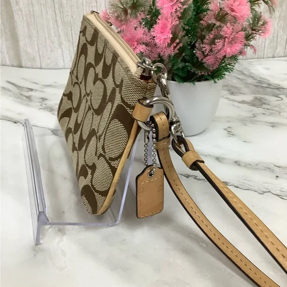 GUC Coach Signature Khaki Multicolor Wristlet - Picture 5 of 7